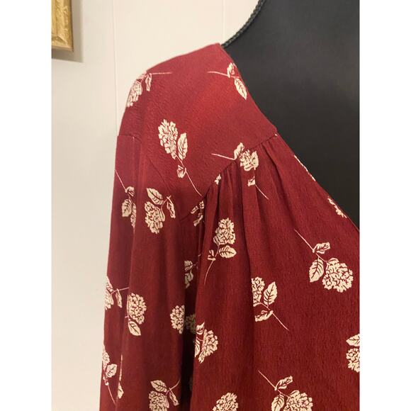 Red White Floral Bell Sleeve Deep Vneck Bodysuit Size Large Romantic‎ Girly - Picture 5 of 10